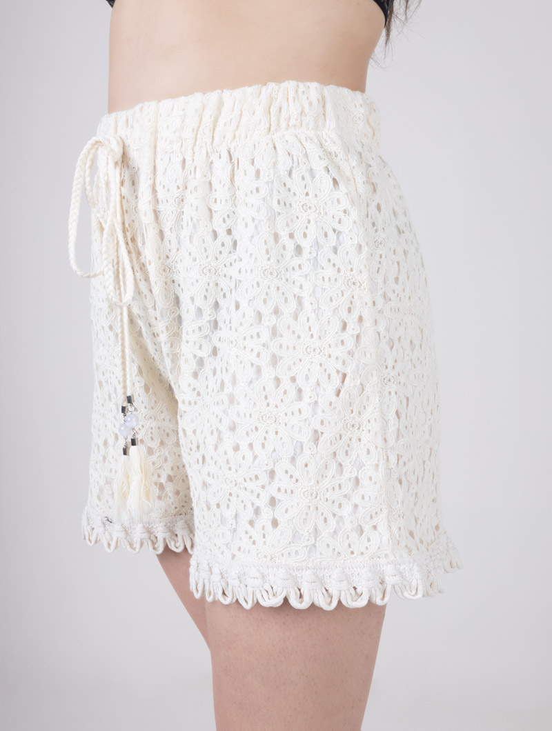 Short en  dentelle florale